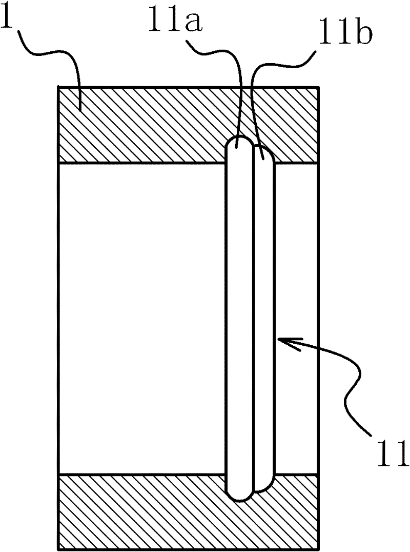 Connector and connecting pipe movable connection structure, connecting process and assembling tool thereof
