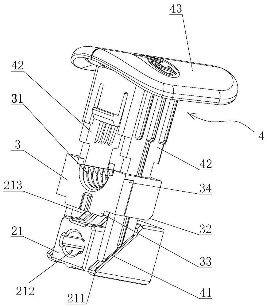 Pressurizing device and pusher thereof