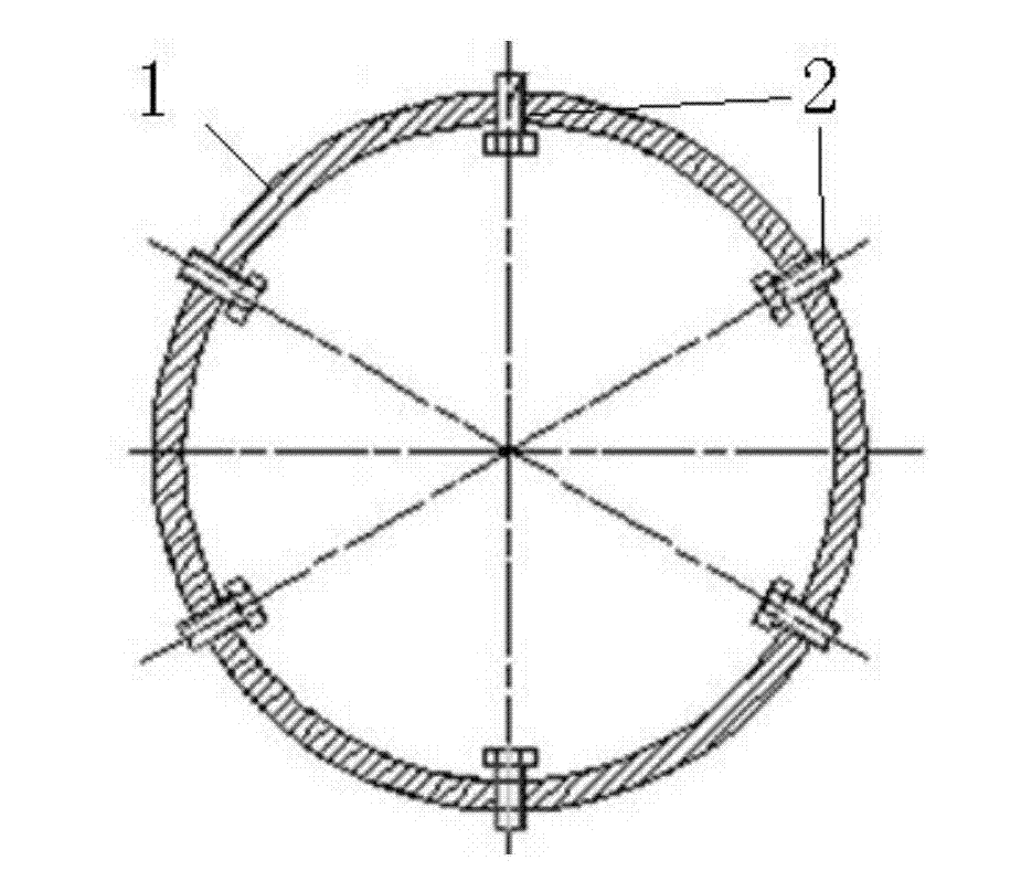 Large-aperture pipe circular seam line-up clamp and large-aperture pipe circular seam line-up clamping method
