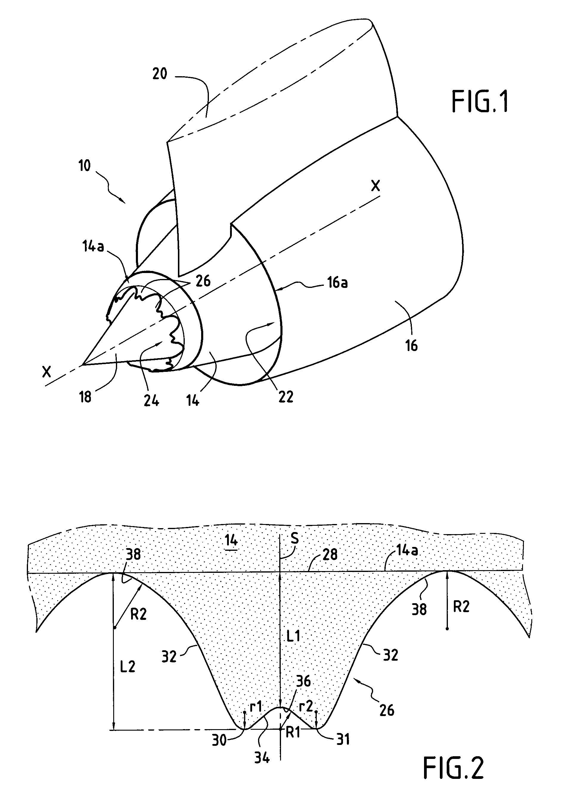 Turbomachine nozzle cover provided with triangular patterns having pairs of vertices for reducing jet noise