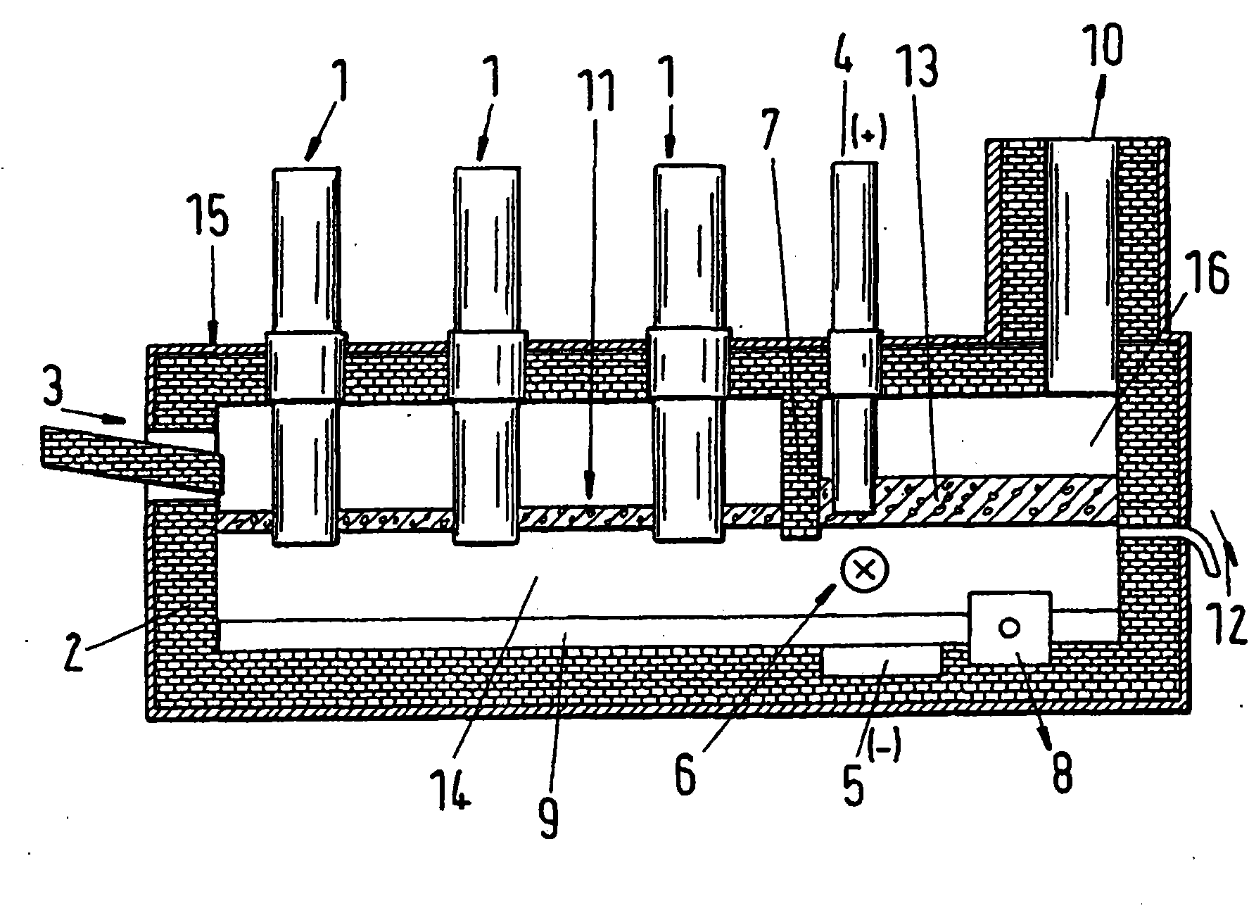 Device for extracting metals or metal compounds from a material containing the metal or the metal compound