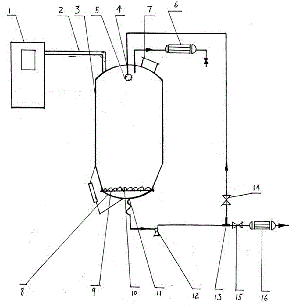 Microwave extracting device and method for extracting herba elsholtziae