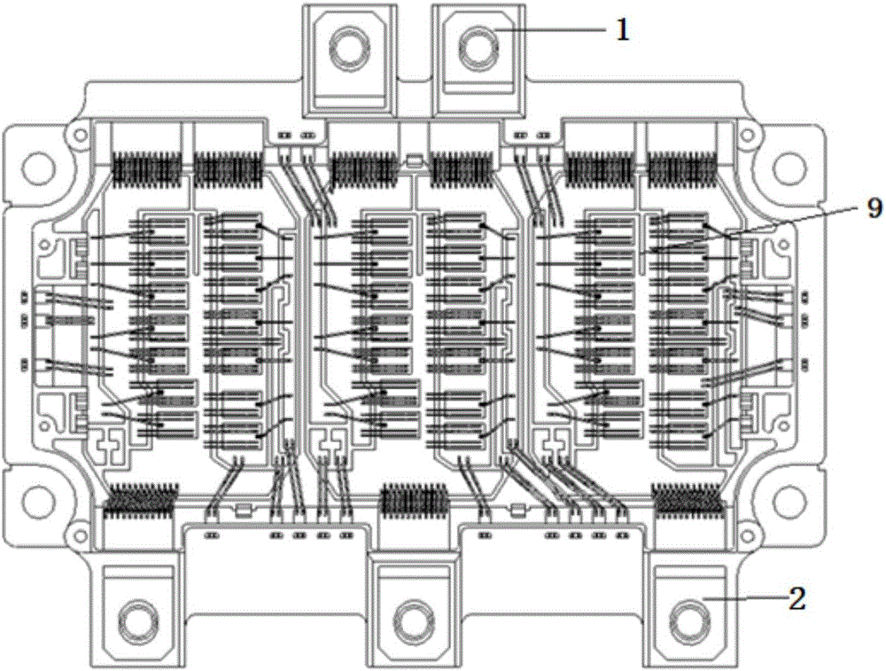 Power module for equalizing currents of chips connected in parallel