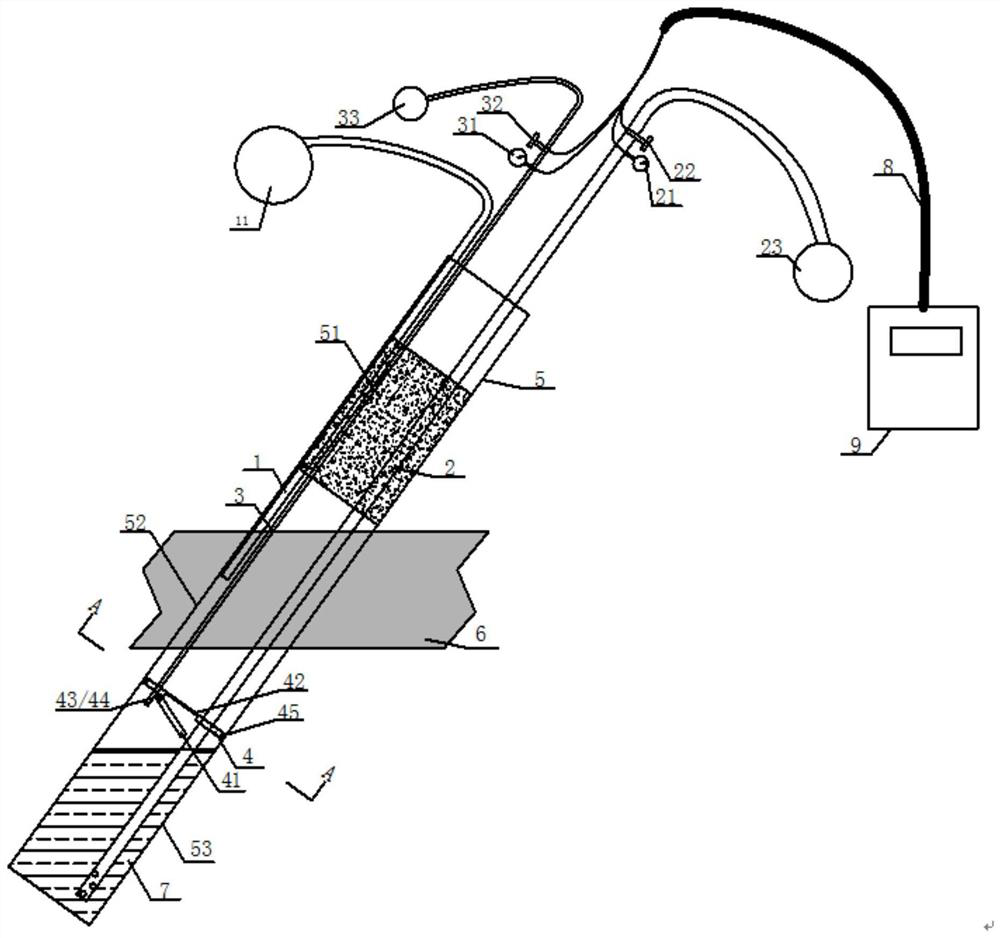 Automatic drainage device and method for continuous extraction of downward crossing drill hole