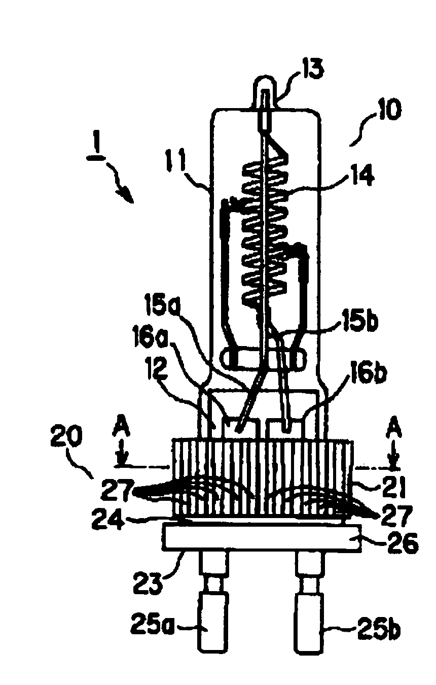 Lamp arrangement with a lamp and a base