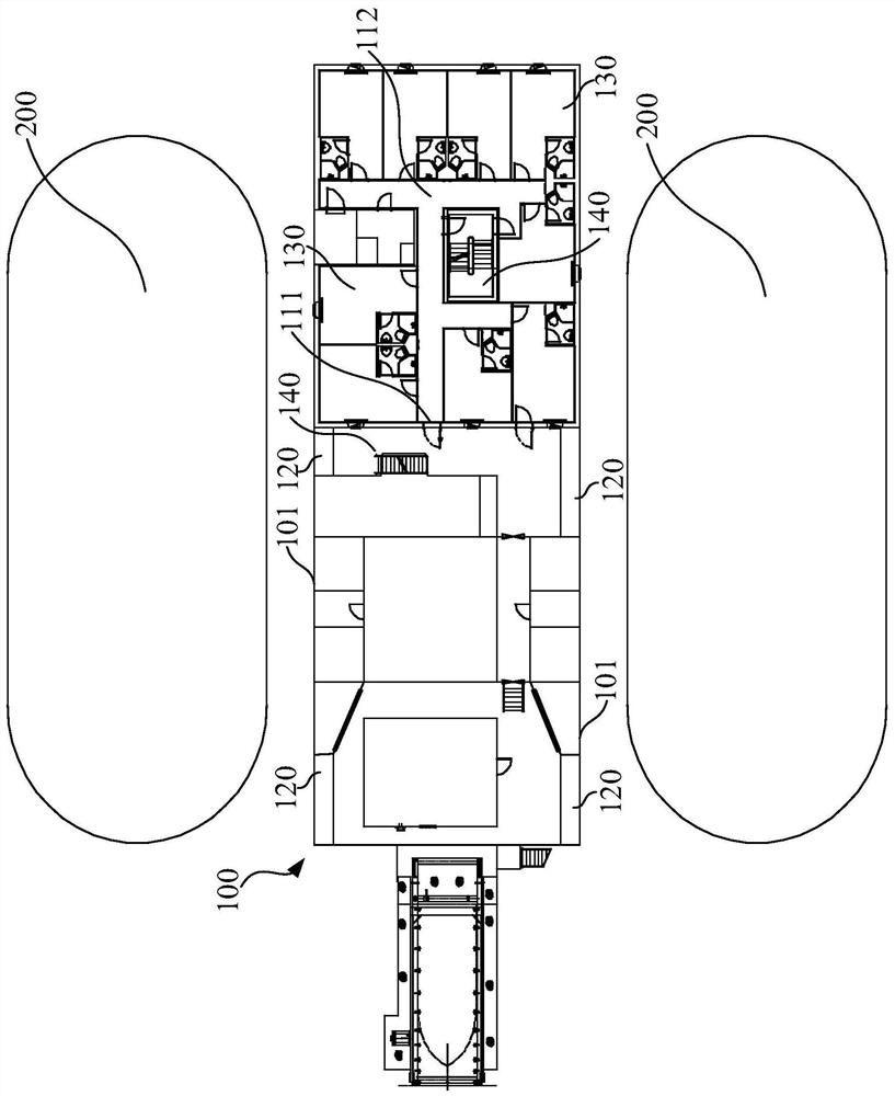 Ship superstructure and LNG dual-fuel bulk cargo ship comprising same