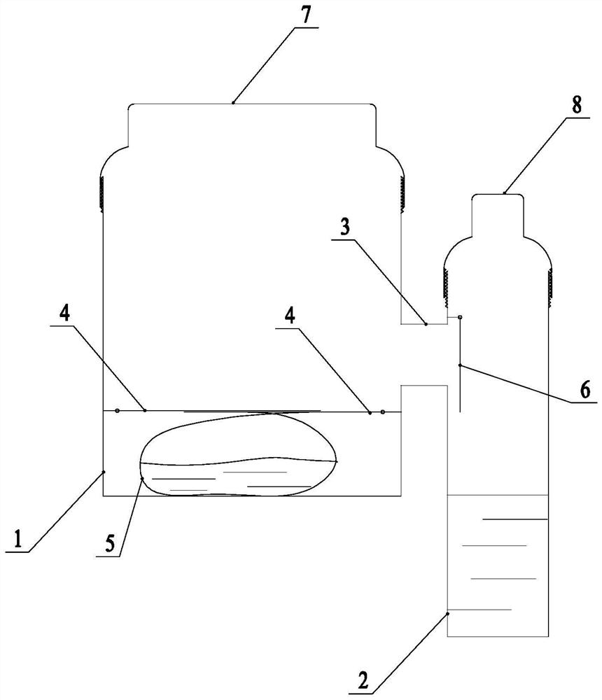 Midstream urine collecting device capable of automatically discarding forestream urine