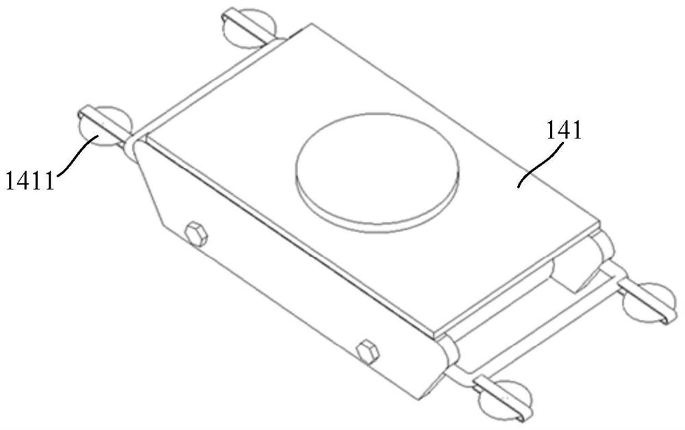 Hoisting device for large equipment and hoisting method thereof