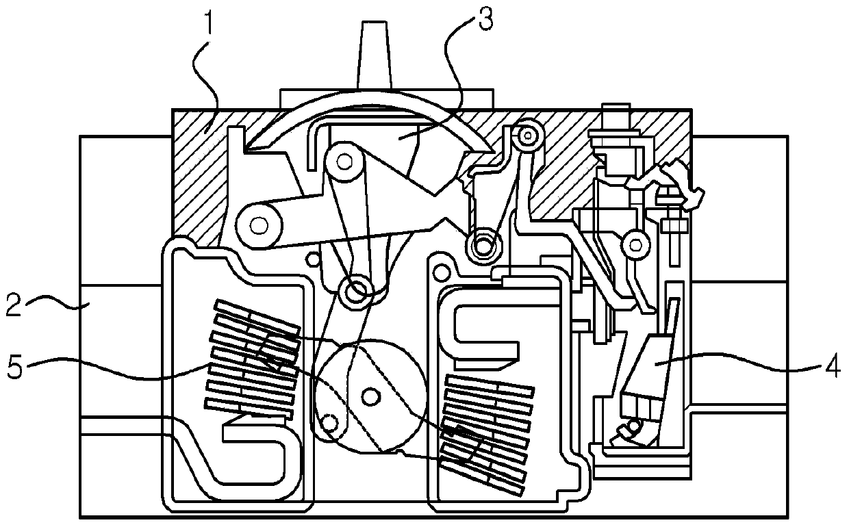 Molded case circuit breaker having pressurized contact fixing structure