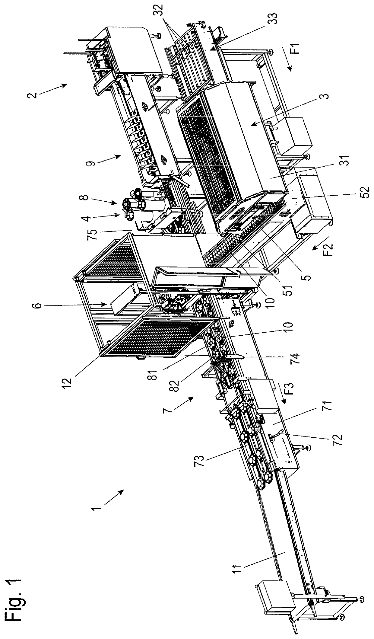 Egg-orienting station for orienting eggs, and apparatus for transporting and packaging eggs