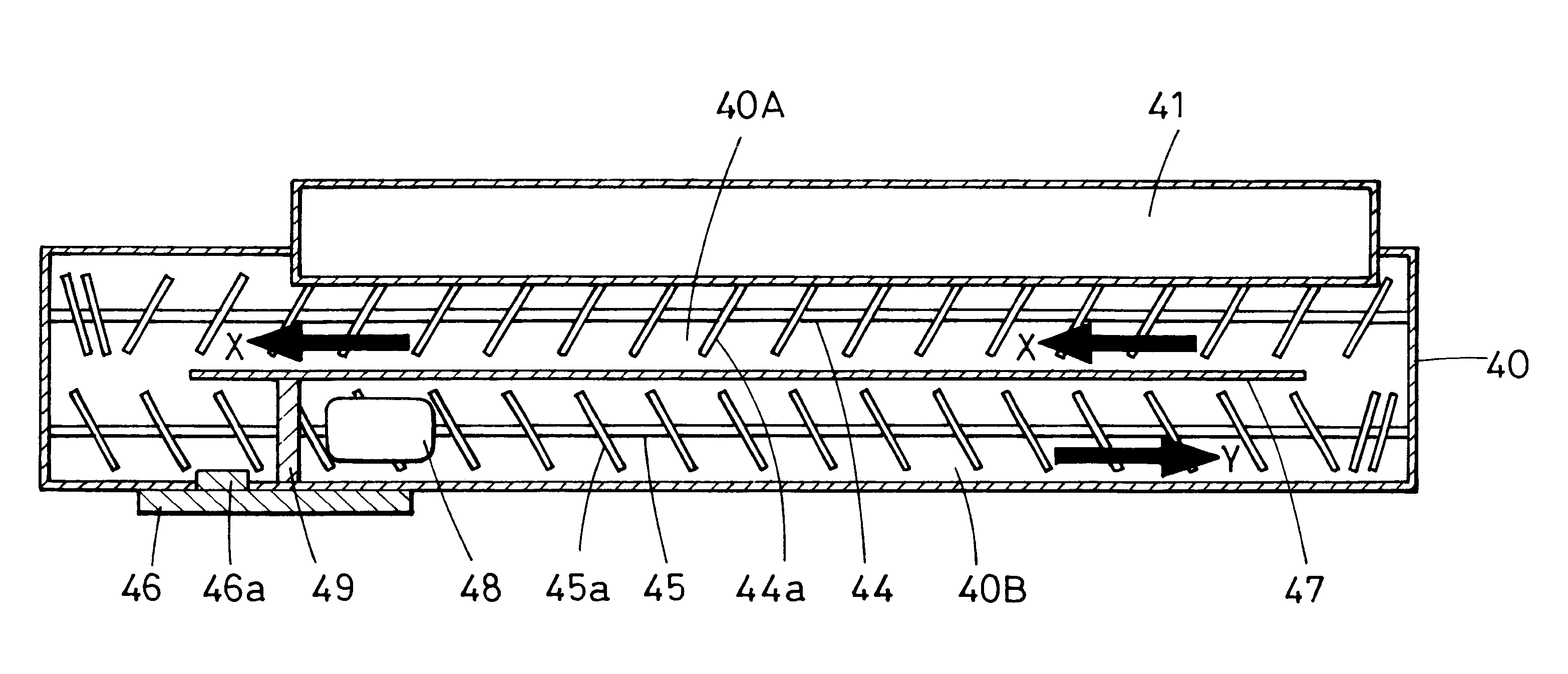 Developing device and image forming apparatus having a restricted developer surface level feature