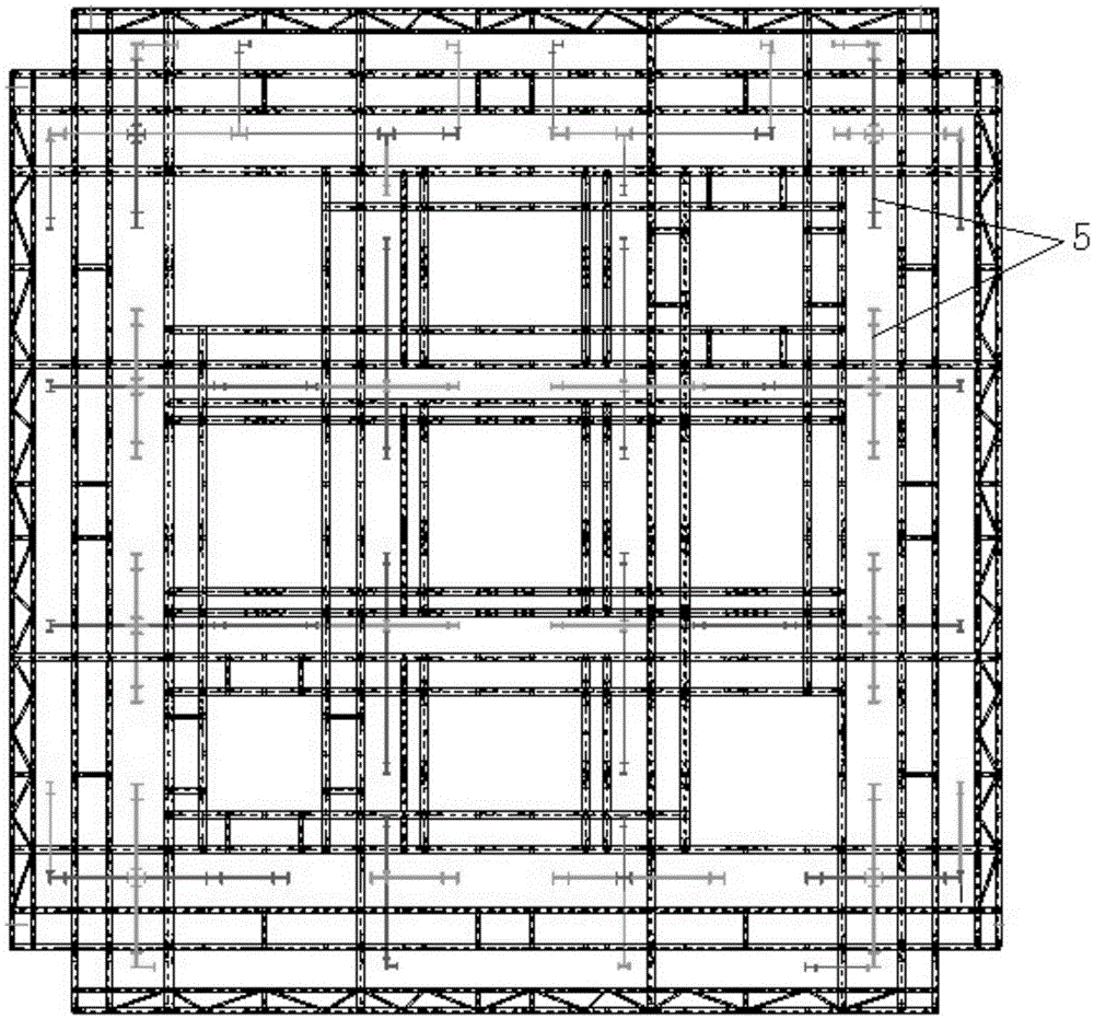 Structure for segmenting and sectioning steel plate wall under influence of trusses of intelligent jacking steel platform