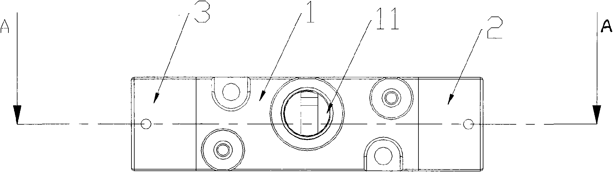 Strut type shuttle valve