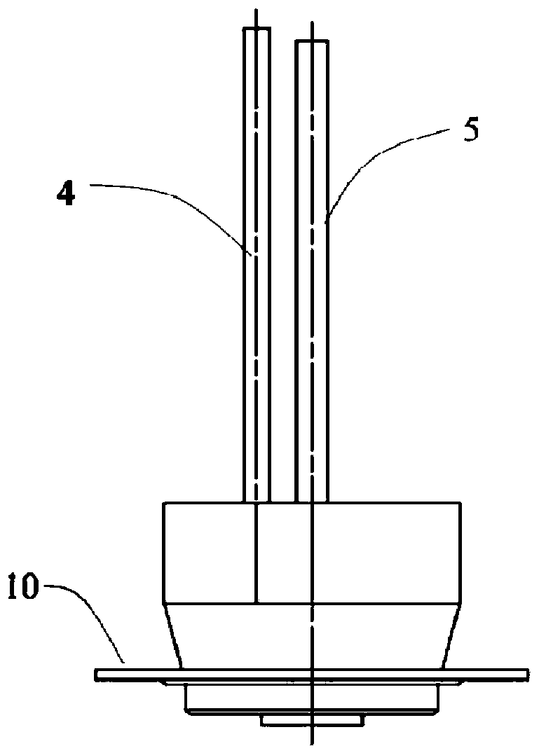 A gas turbine low-emission combustor and variable load air distribution adjustment method