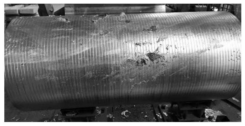A high temperature and corrosion resistant sinking roller and its manufacturing method