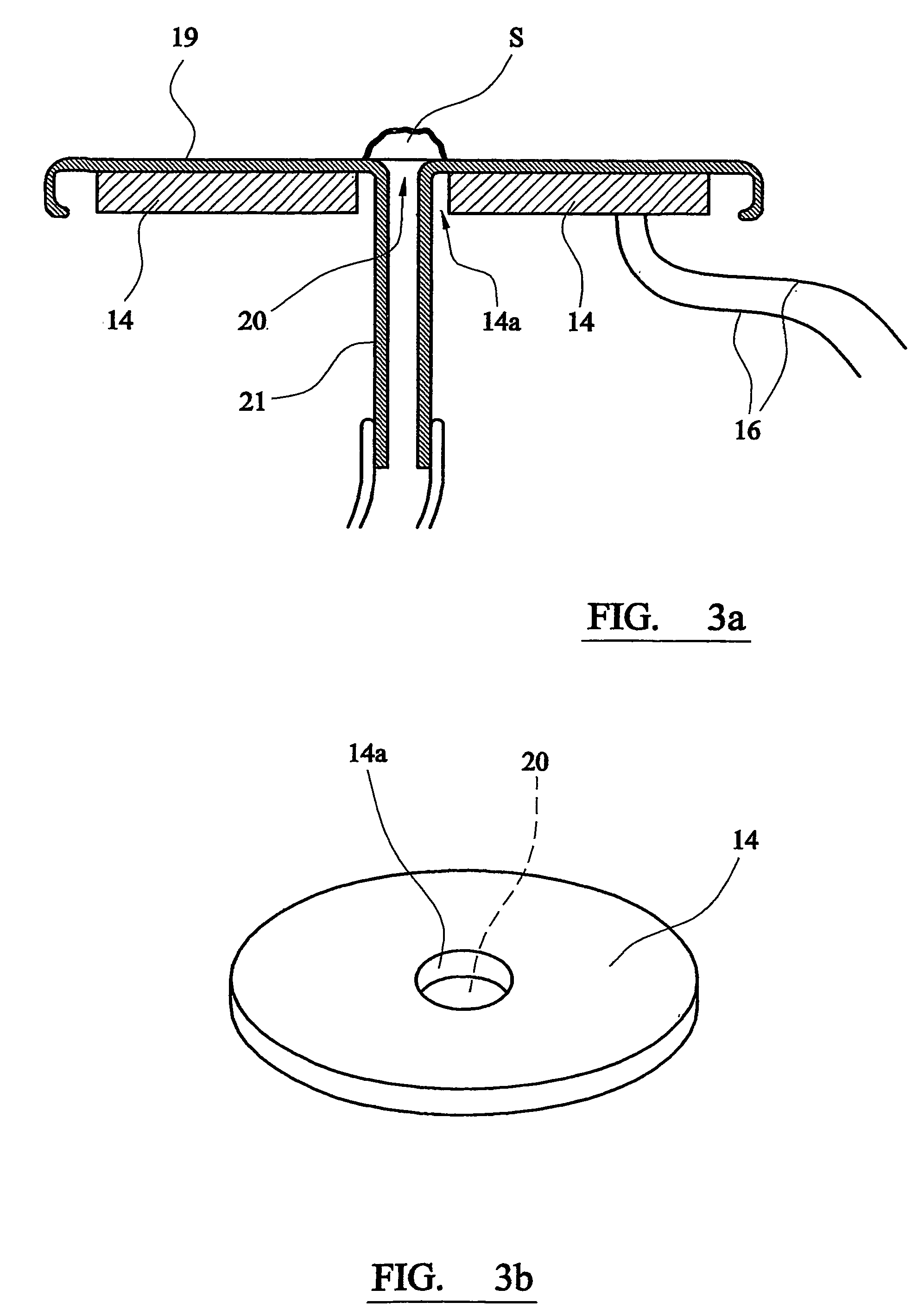 Apparatus for forming a head on a beverage