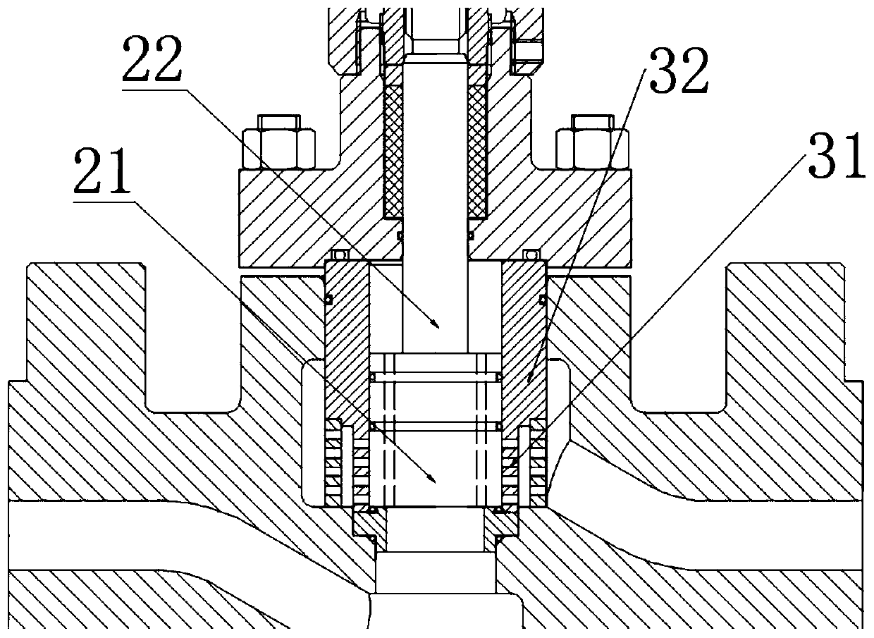 Emptying stop valve provided with noise reduction labyrinth sleeve