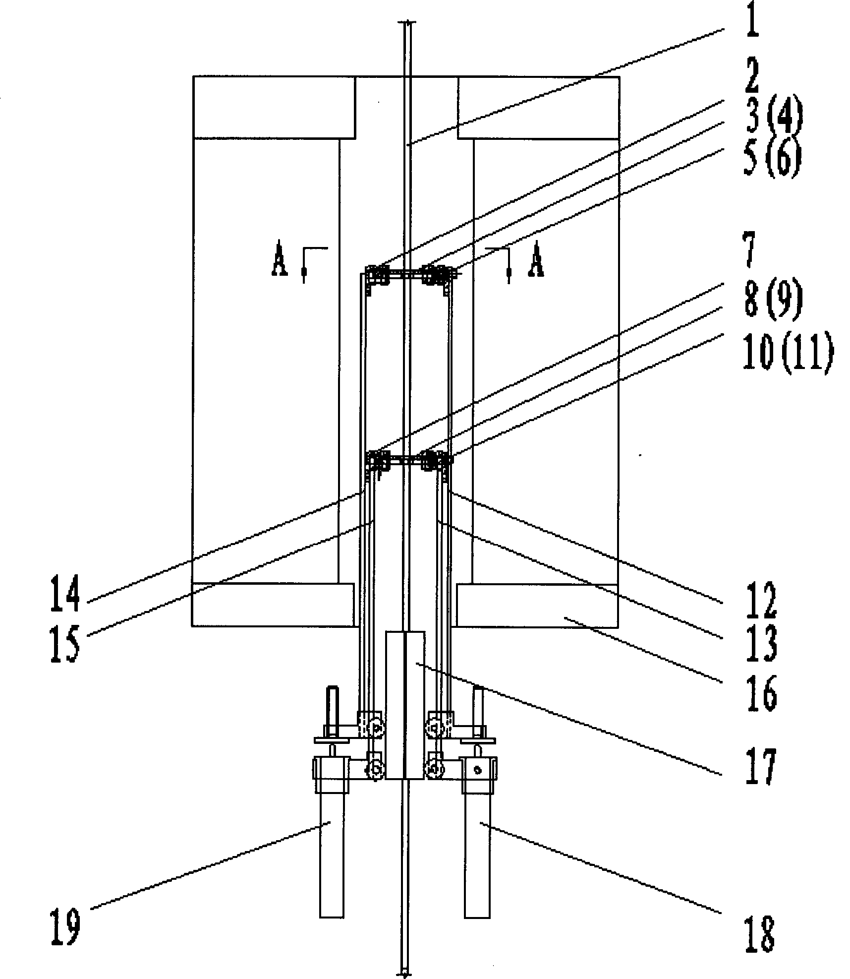 High temperature resistant spring-type device for measuring metallic material deformation