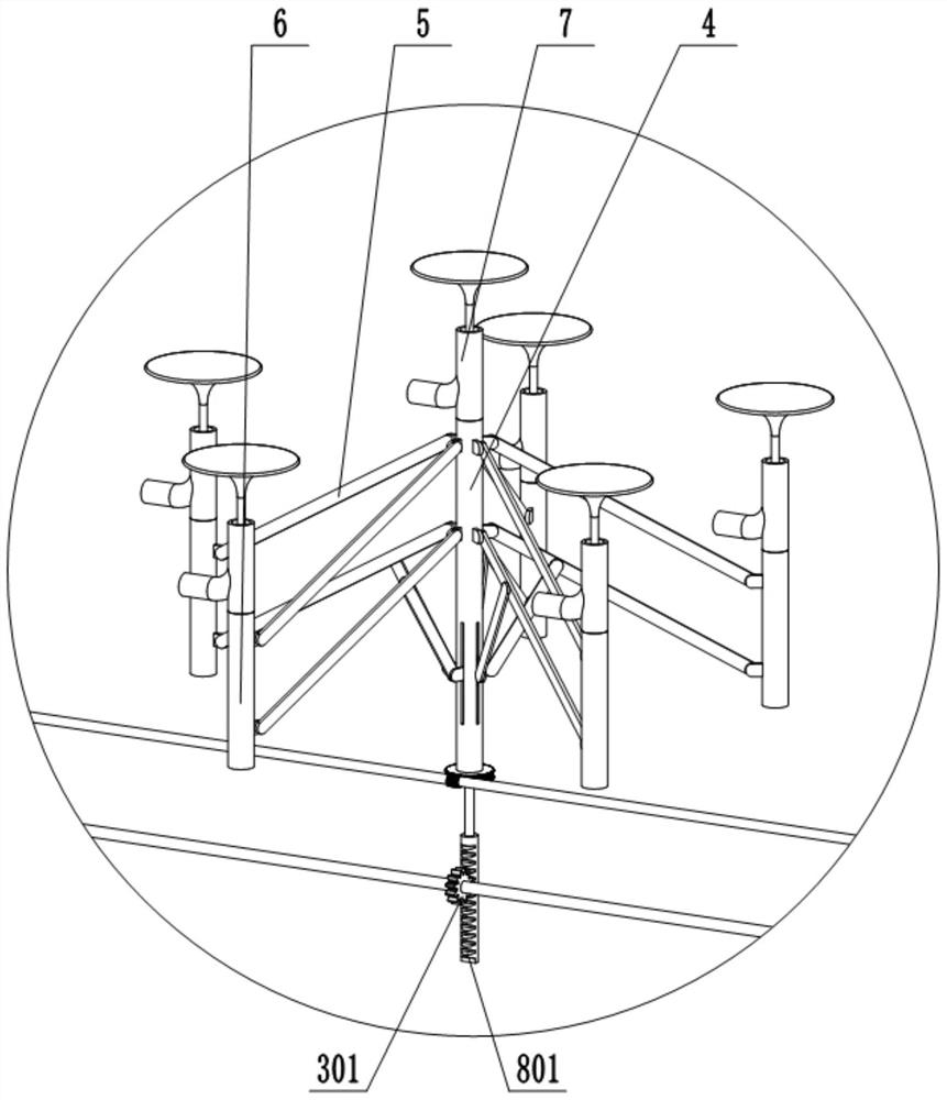 Self-cleaning water distribution device