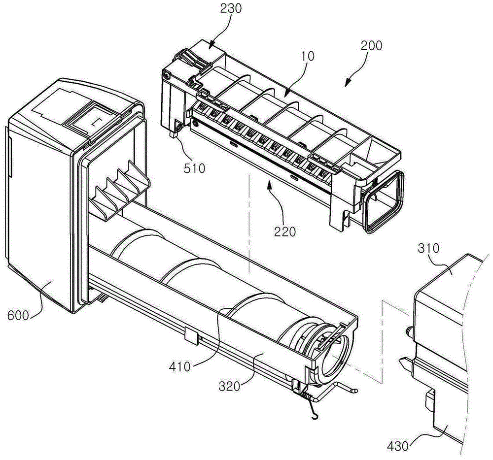 Refrigerator including ice tray and ice tray and manufacturing method for ice tray