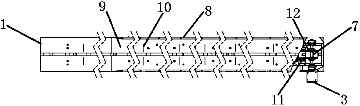 Double-chain conveyor with attaching plate