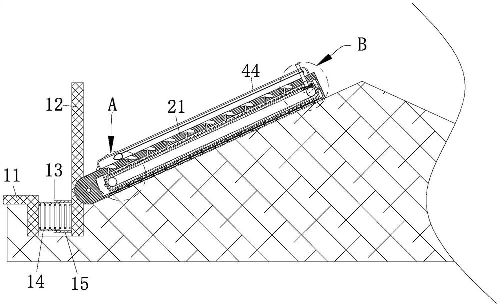 A safety protection device for inclined roof construction