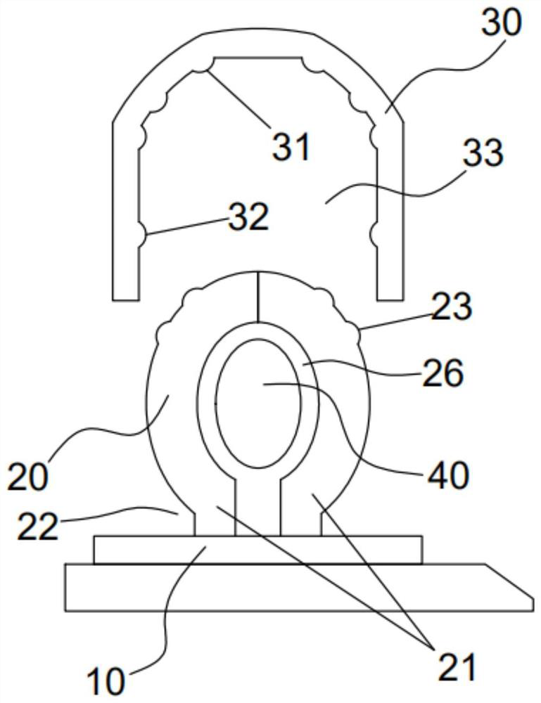 Expanding type cloth clamping mechanism and embroidery frame