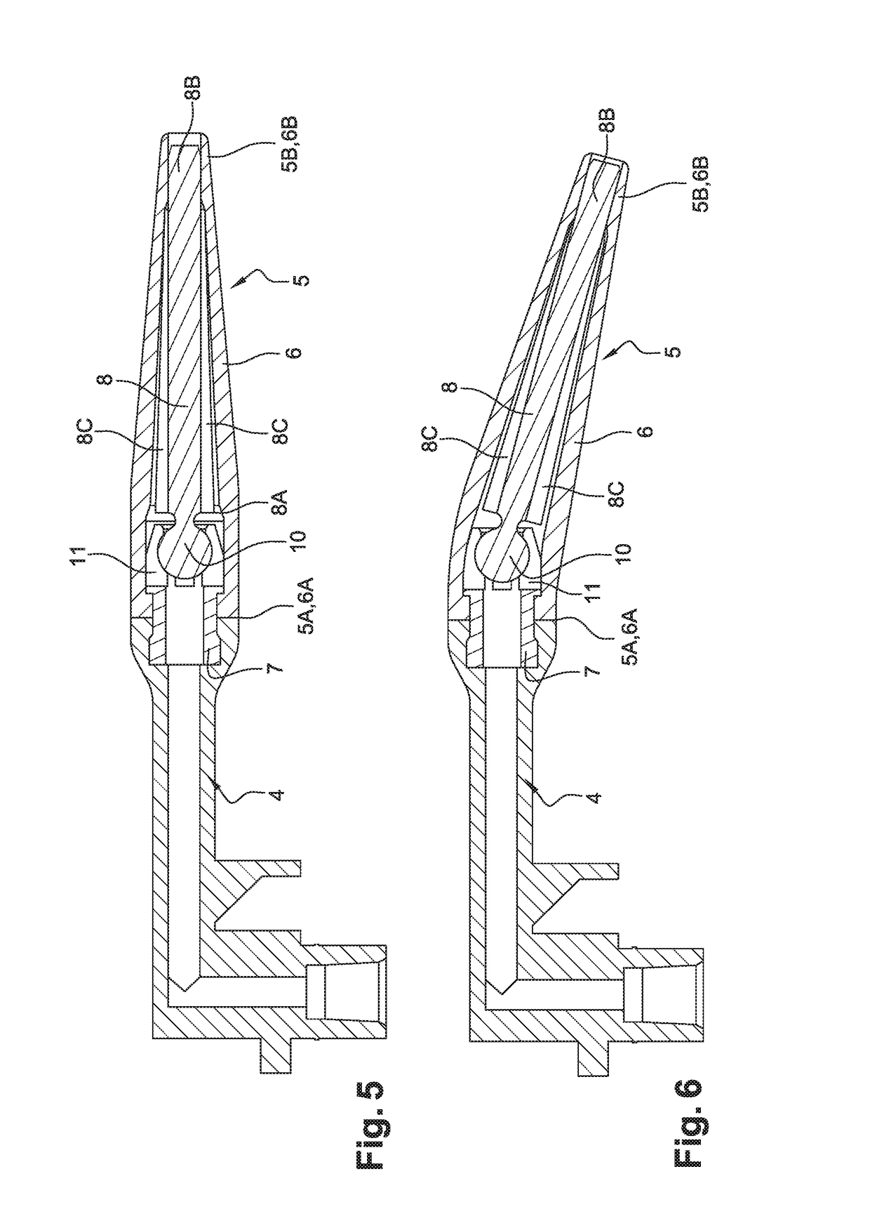 Device for packaging and dispensing fluid, liquid or pasty products