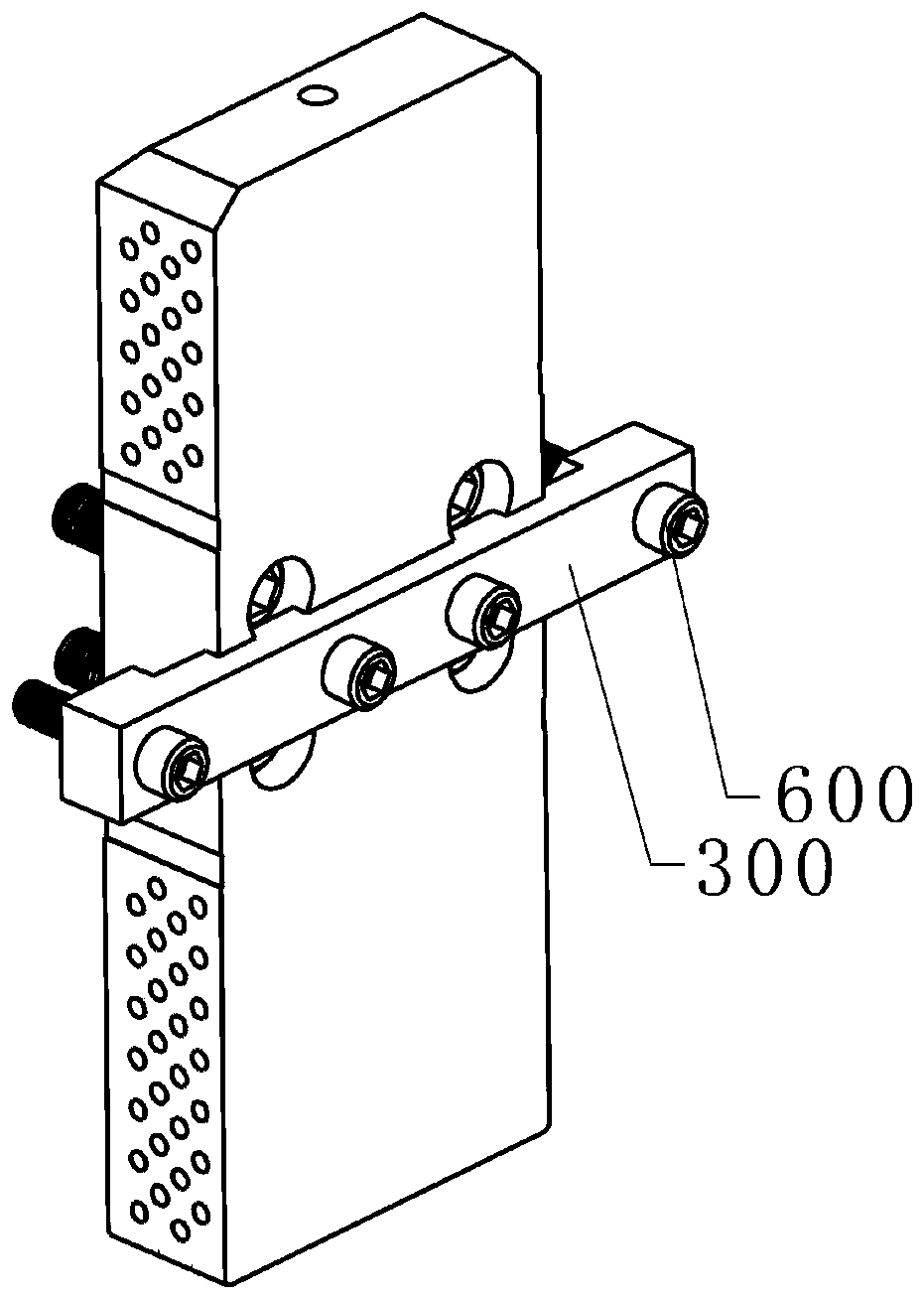 Locking structure with bidirectional insertion type guide plates