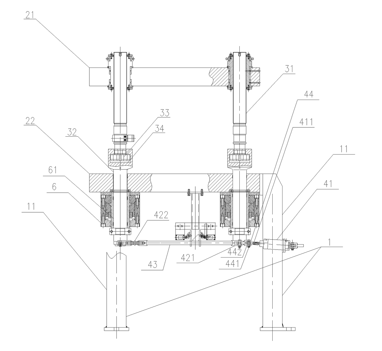 Hydraulic tire vulcanizing machine capable of realizing self-adaptive mold adjustment without a supporting plate