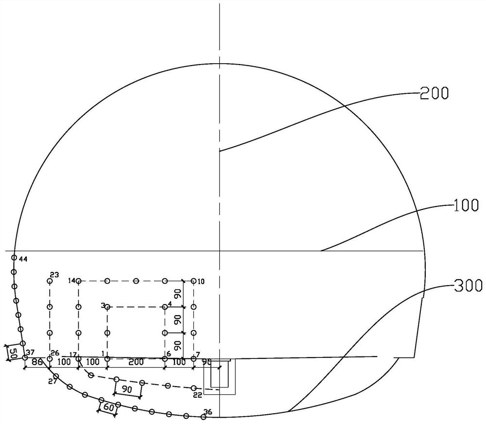 Striding-type quick excavation method for down steps of surrounding rocks of grade IV-V of dual-track tunnel