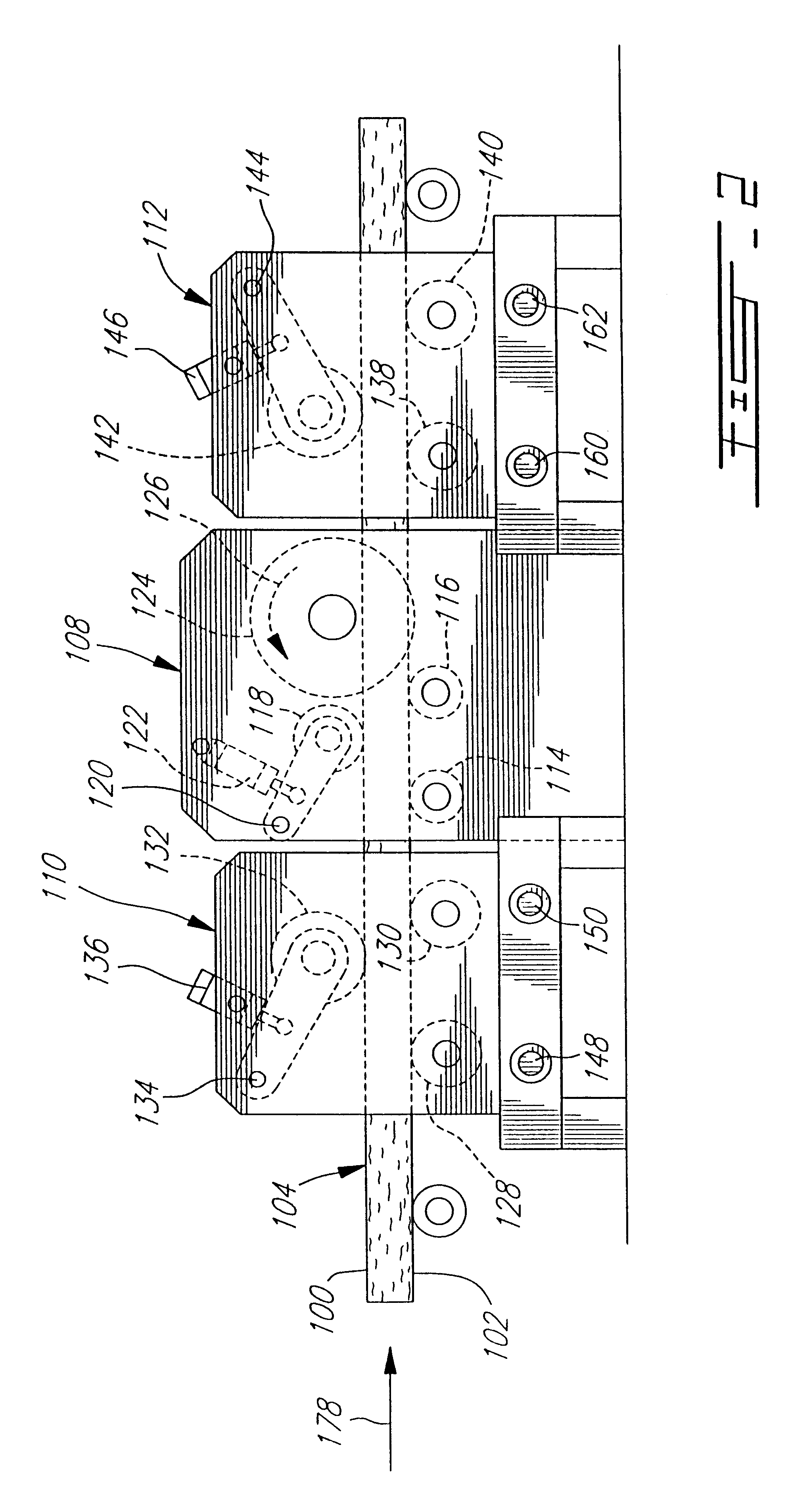 Apparatus for controlled curved sawing or cutting of two-faced cants