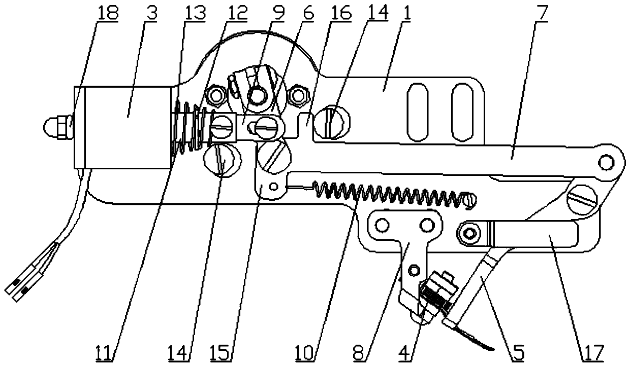 A kind of sewing machine and thread pulling device thereof