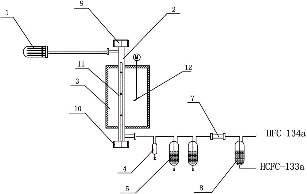 Device and method for preparing 1,1,1,2-tetrafluoroethane