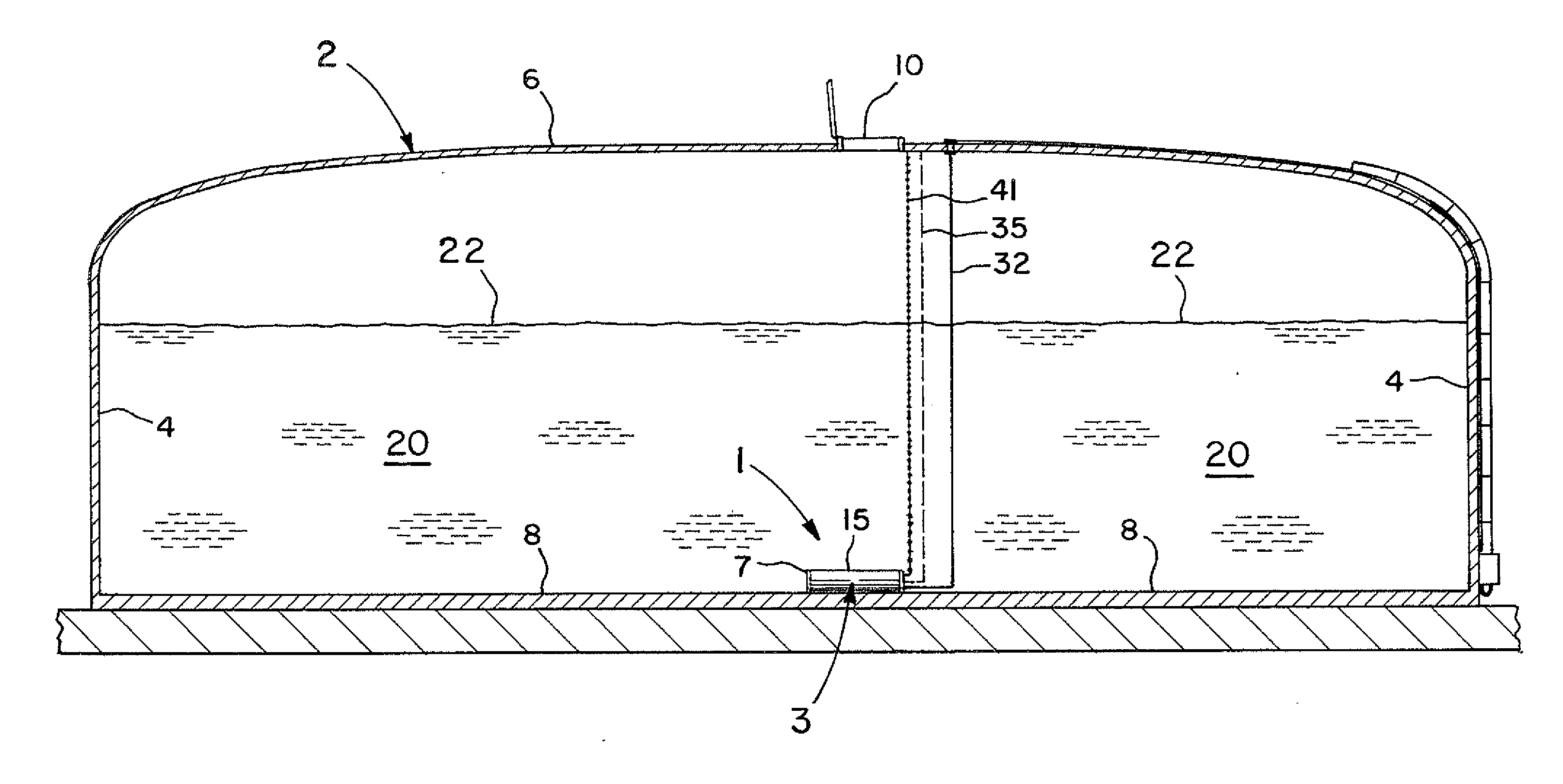 Submersible water circulation system for enclosed tanks