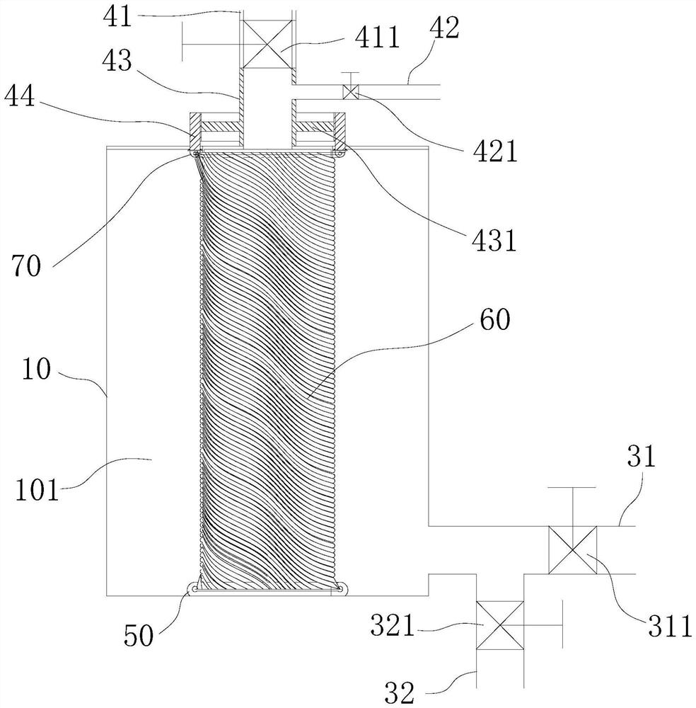 Filtering device with self-cleaning function