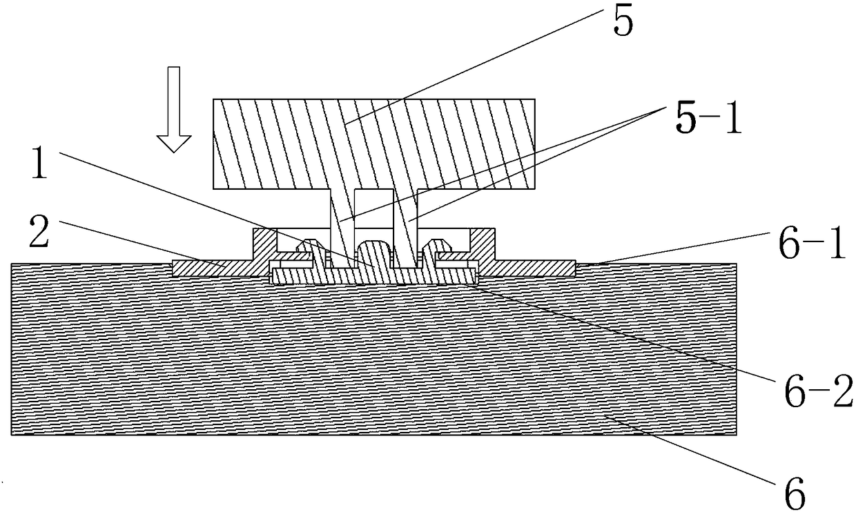 A snap-on button correction tool and correction method