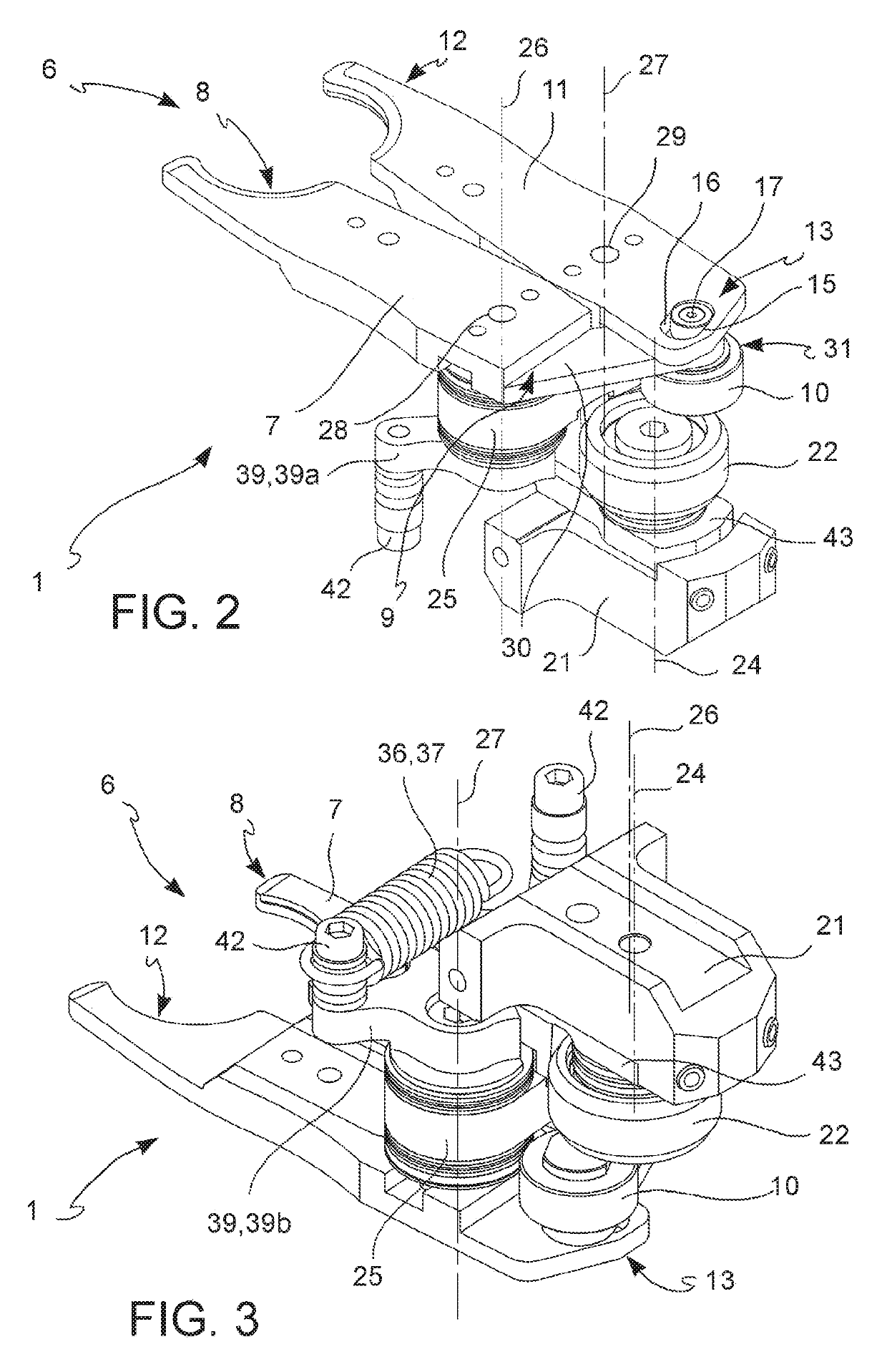 Handling device for containers provided with clamps for opening on command