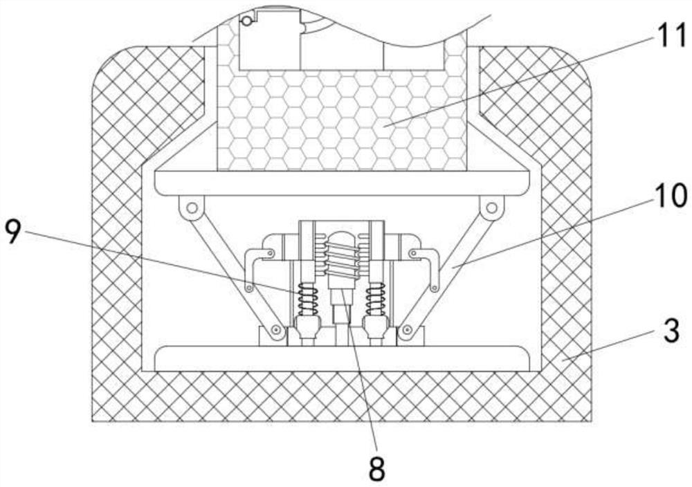 Auxiliary mechanism for automatically adjusting gap between vibration tables for clay sand horizontal molding machine