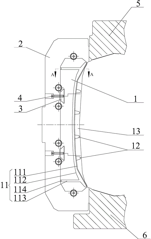 Pore-free tire segmental mould and pattern block thereof