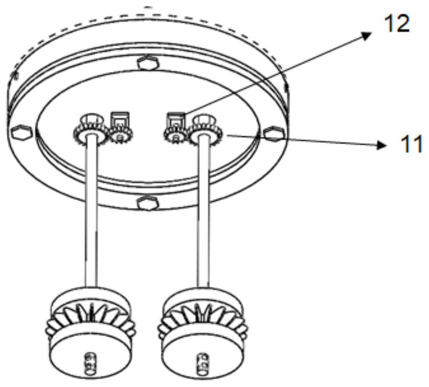 Device for liquefying biomass through cooperation of rotary tooth-shaped electrode discharge and heterogeneous catalyst