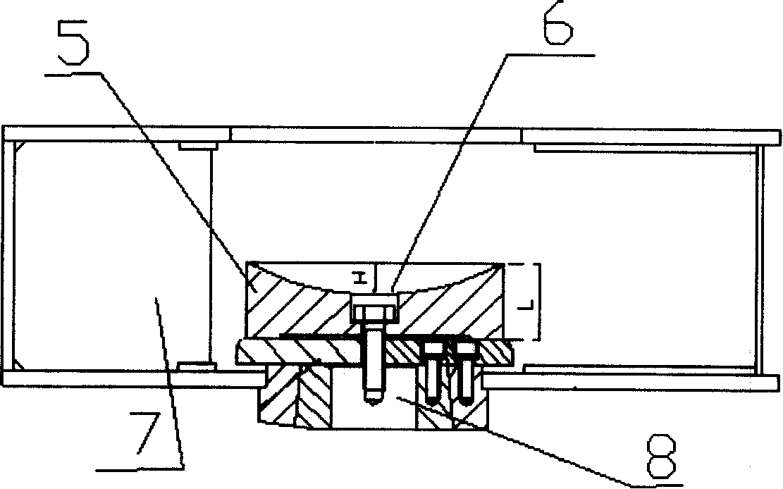 Material separating disc for impact sand production machine