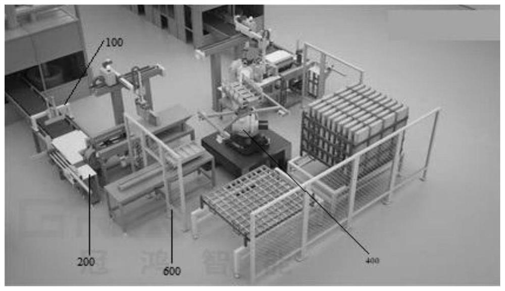 Distiller's yeast receiving device, intelligent distiller's yeast carrying production line and distiller's yeast block carrying method