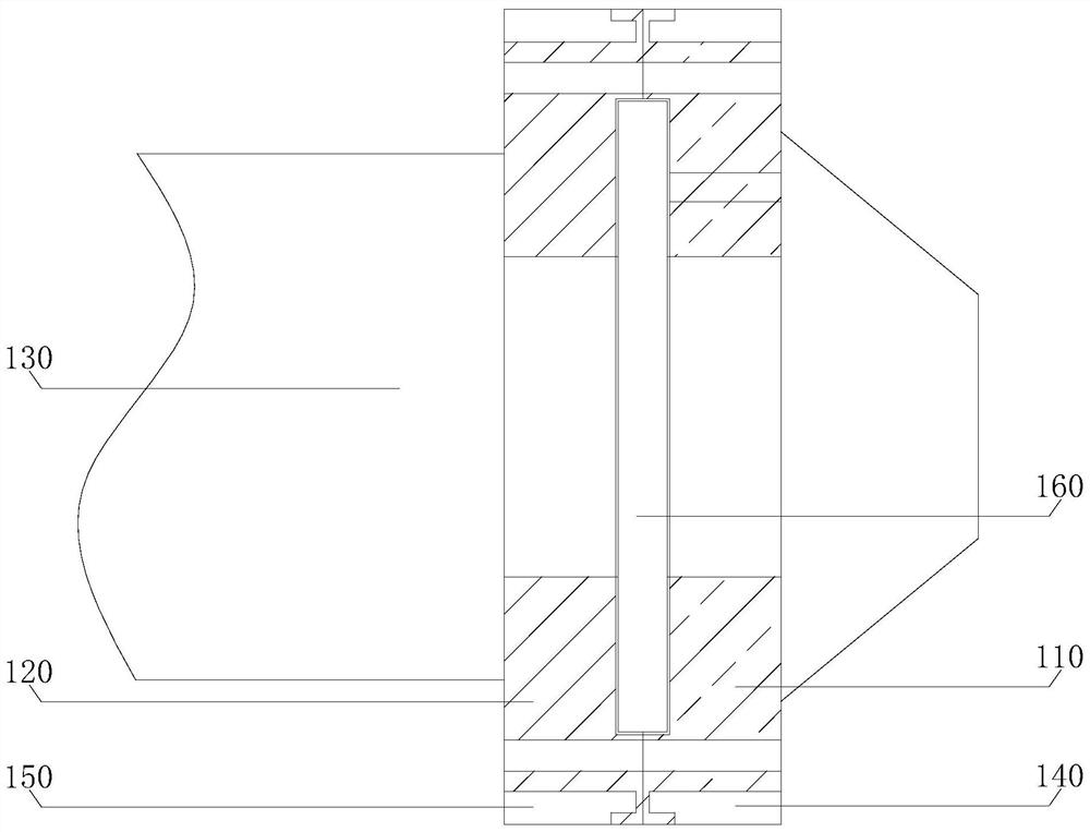 Hubbed flange easy to disassemble