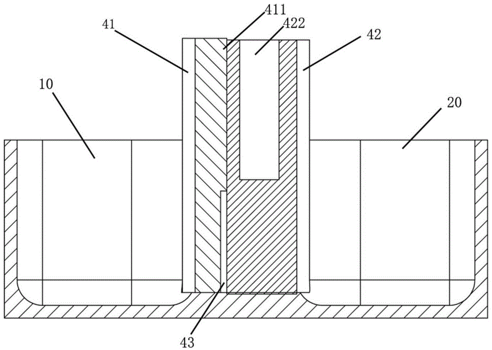 Reagent clamping box with magnetic bead transferring structures