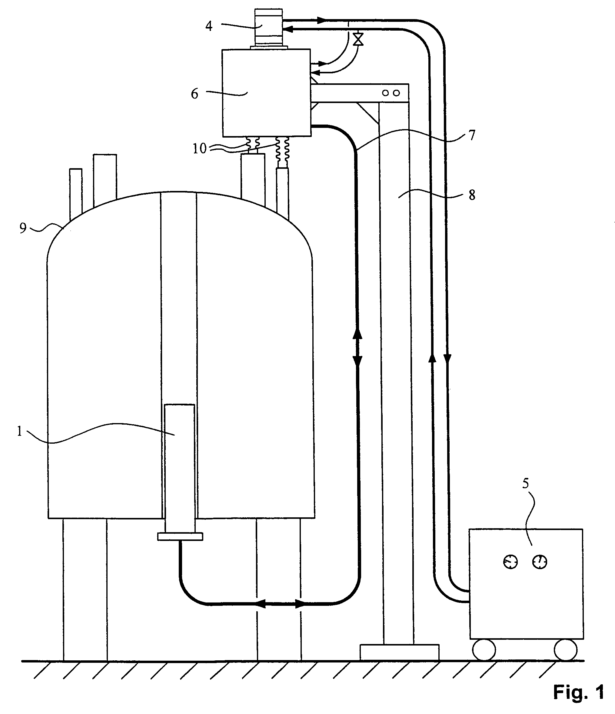 NMR apparatus with commonly cooled probe head and cryogenic container and method for the operation thereof