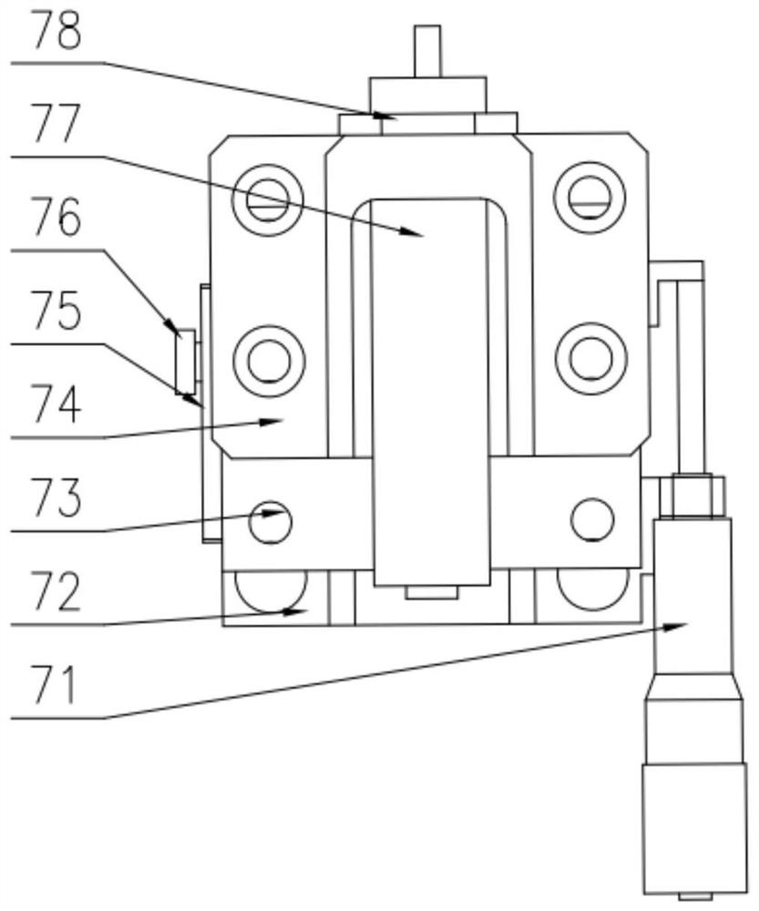 Wall thickness error precision control machining device and method for rotating shell parts