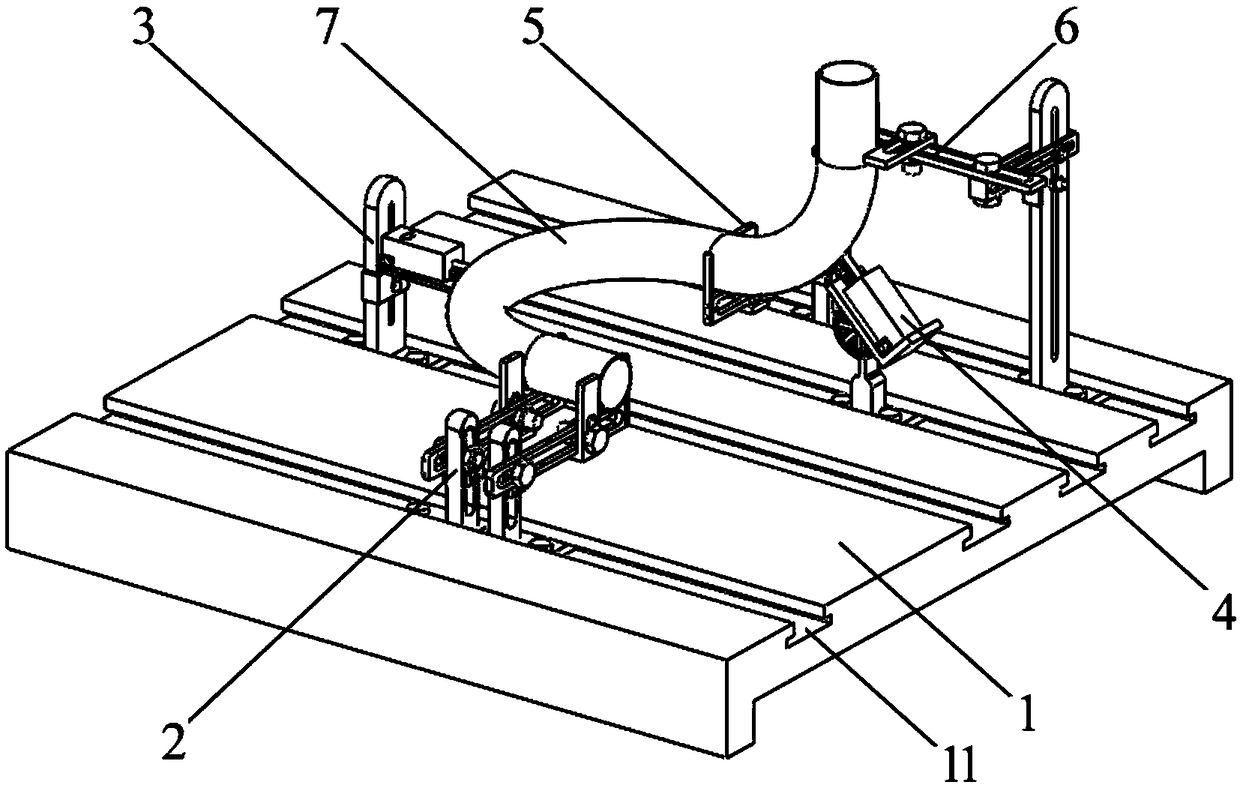 Fast detection device for spatially continuous bent pipe