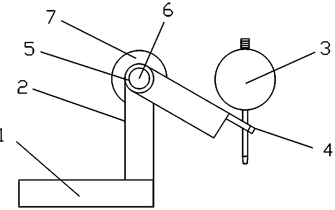 Device and method for detecting symmetry degree of palm end of roller