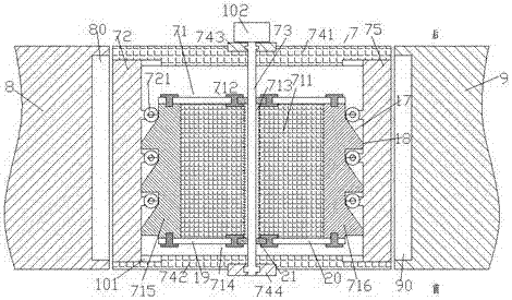 A covering device for the flexible connection gap of carriages